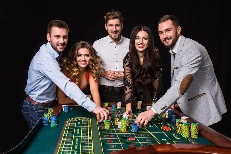 Antarmuka aplikasi mobile qqvictory menampilkan pasar Liga 1 dan live casino