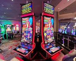Antarmuka permainan Golden Toad di platform qqvictory dengan gulungan slot dan simbol budaya Asia